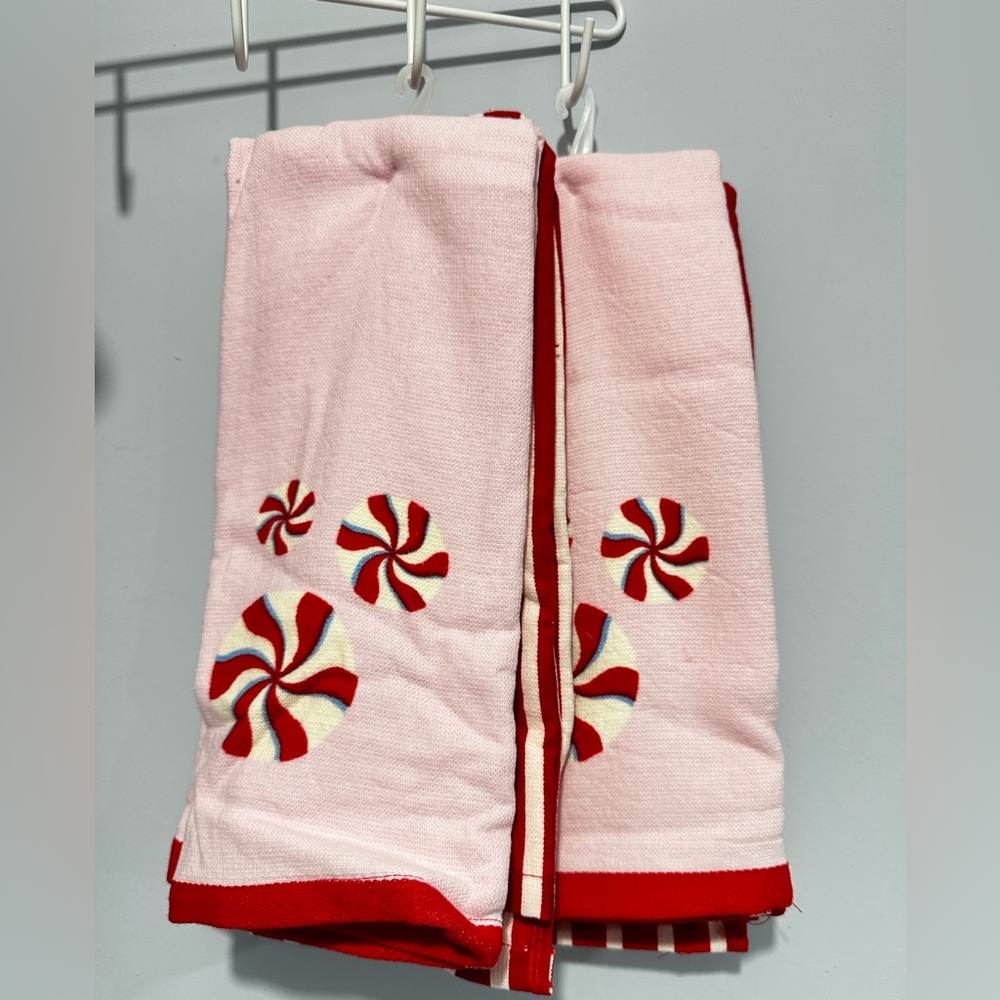 2 sets Pink and Red Peppermint Towels
